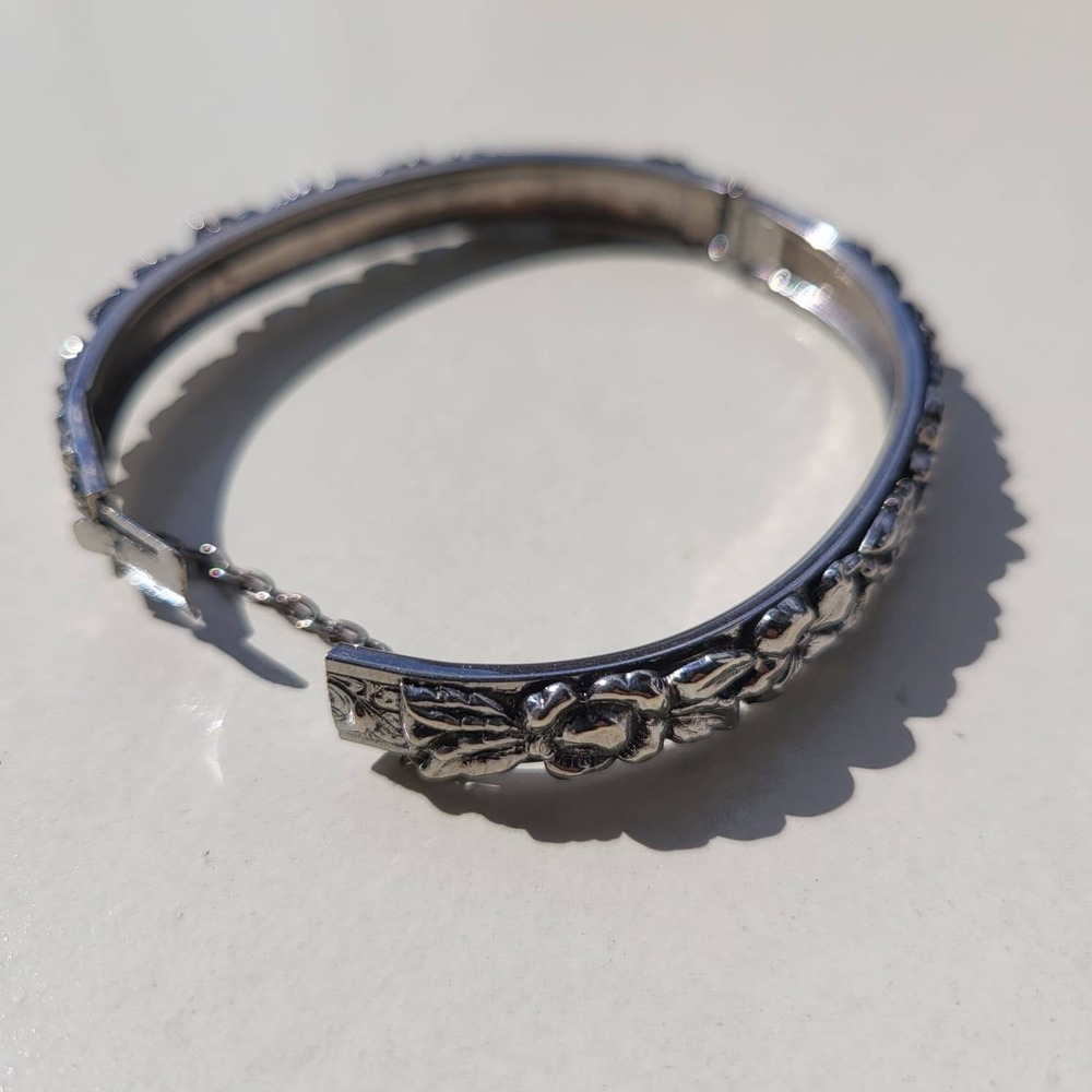 Vintage Floral Bangle Bracelet Silver Tone Hinged Safety Chain